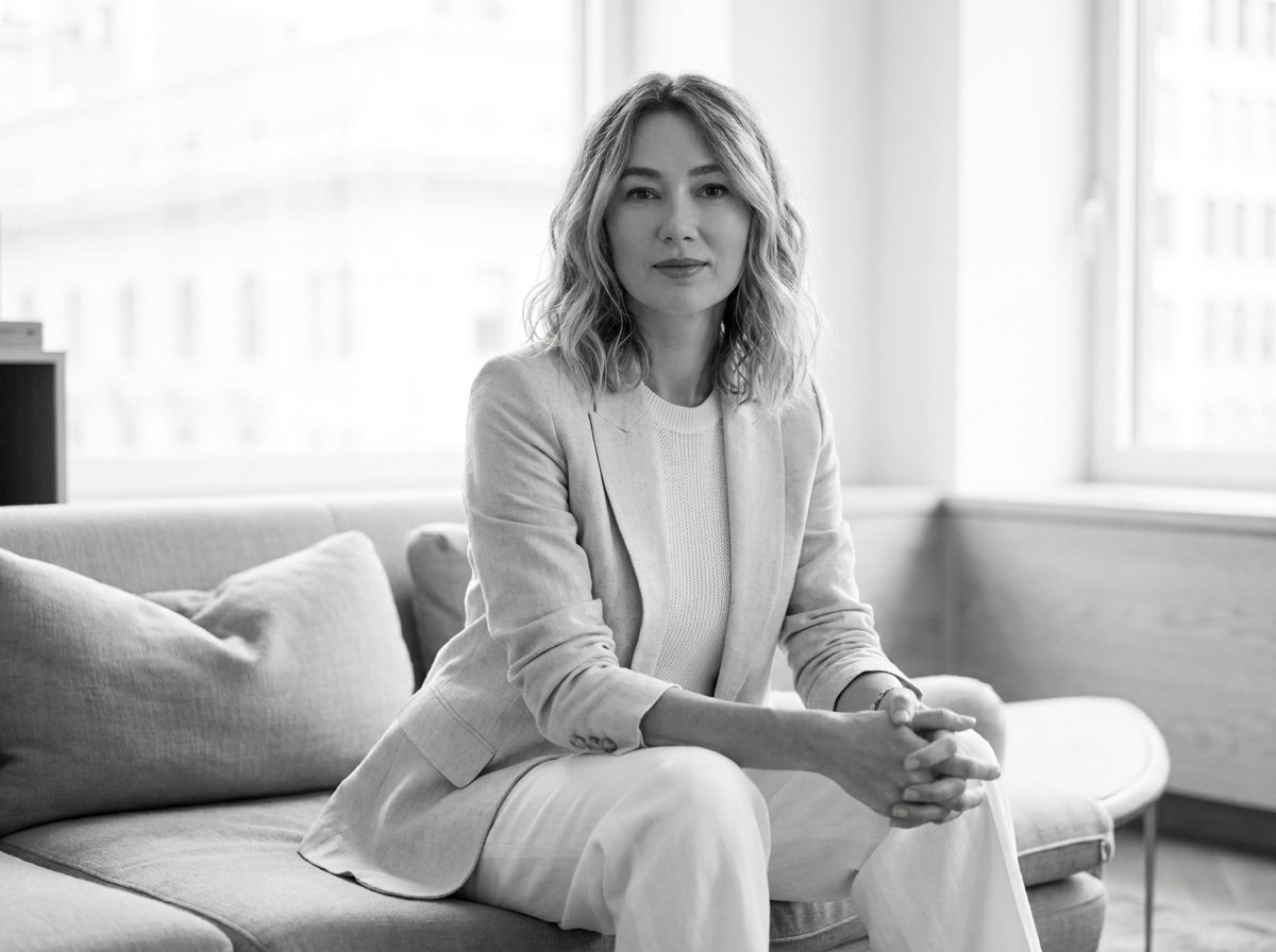 Ioana Lucreția seated on a sofa, in black and white